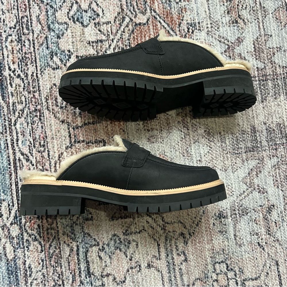 Toms Black Leather Loafers with Cream Lining - Picture 7 of 9